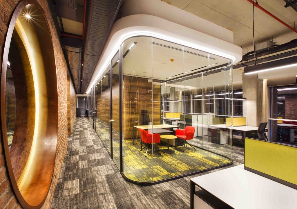 Radius Glass Partition Systems: Aesthetics, Fluidity, and Functionality in Architectural Design 3 ats05 3210b