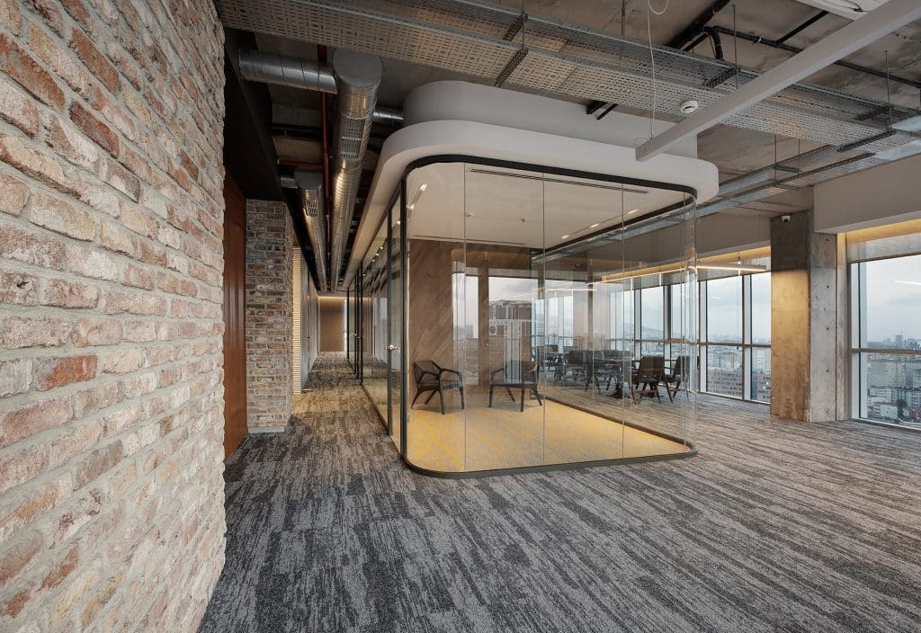 Radius Glass Partition Systems: Aesthetics, Fluidity, and Functionality in Architectural Design 2 imgi 4 tmt01 4820bb rvz filtered